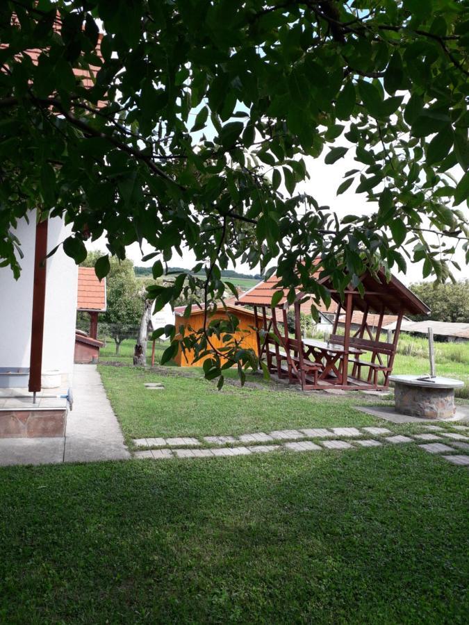 Mátyás Apartman Tard Exterior foto