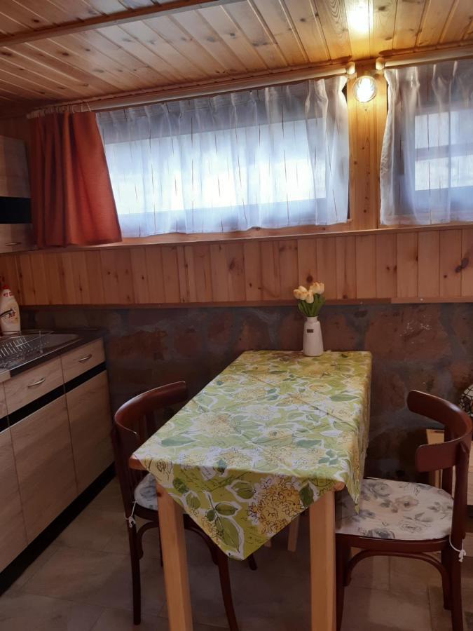Mátyás Apartman Tard Exterior foto